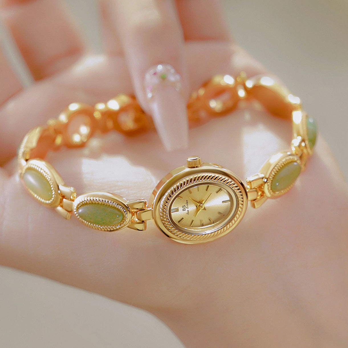 Elegant Women’s Quartz Bracelet Watch | Vintage Oval Design with Mineral Glass | Perfect for All Occasions