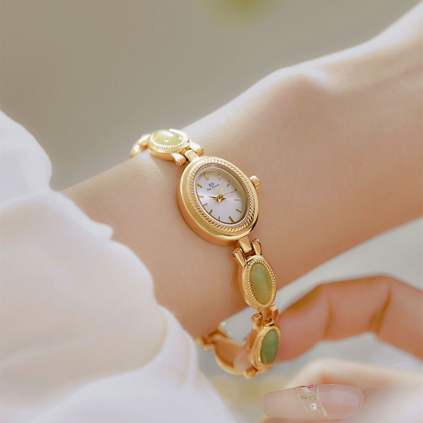 Elegant Women’s Quartz Bracelet Watch | Vintage Oval Design with Mineral Glass  | Perfect for All Occasions